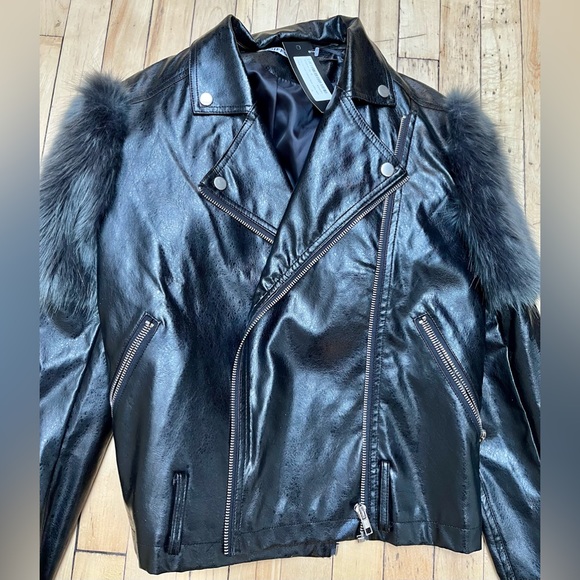 Vegan leather jacket with fur detail - Picture 3 of 6